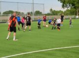 Laatste training S.K.N.W.K. JO9-1 van seizoen 2022-2023 (partijtje tegen de ouders) (11/178)